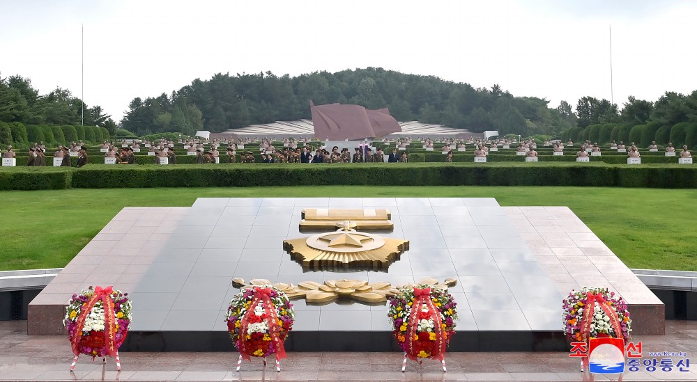 Rinden homenaje a los mártires en ocasión del día nacional