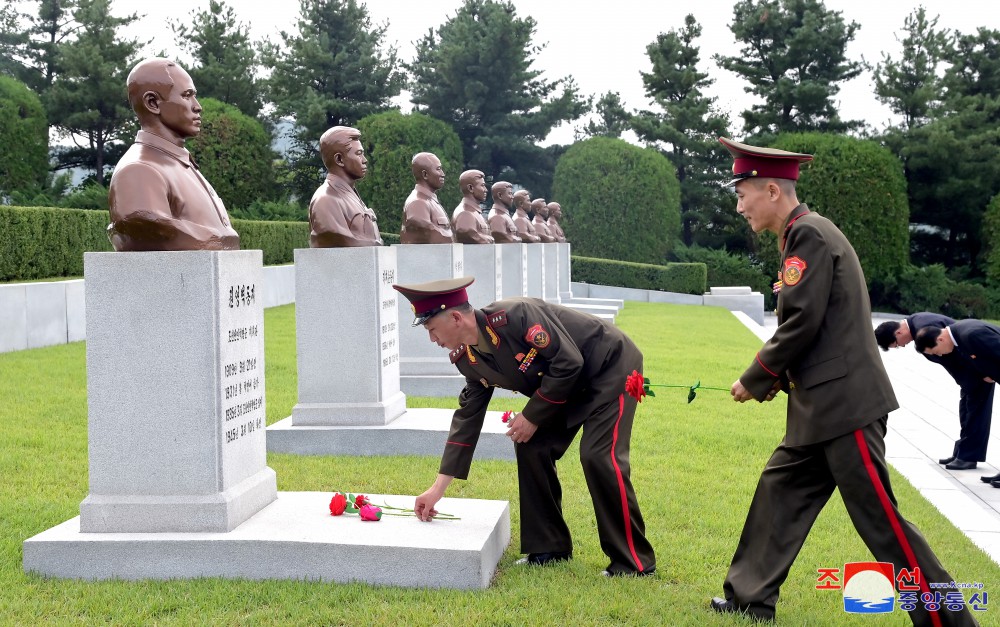 Rinden homenaje a los mártires en ocasión del día nacional