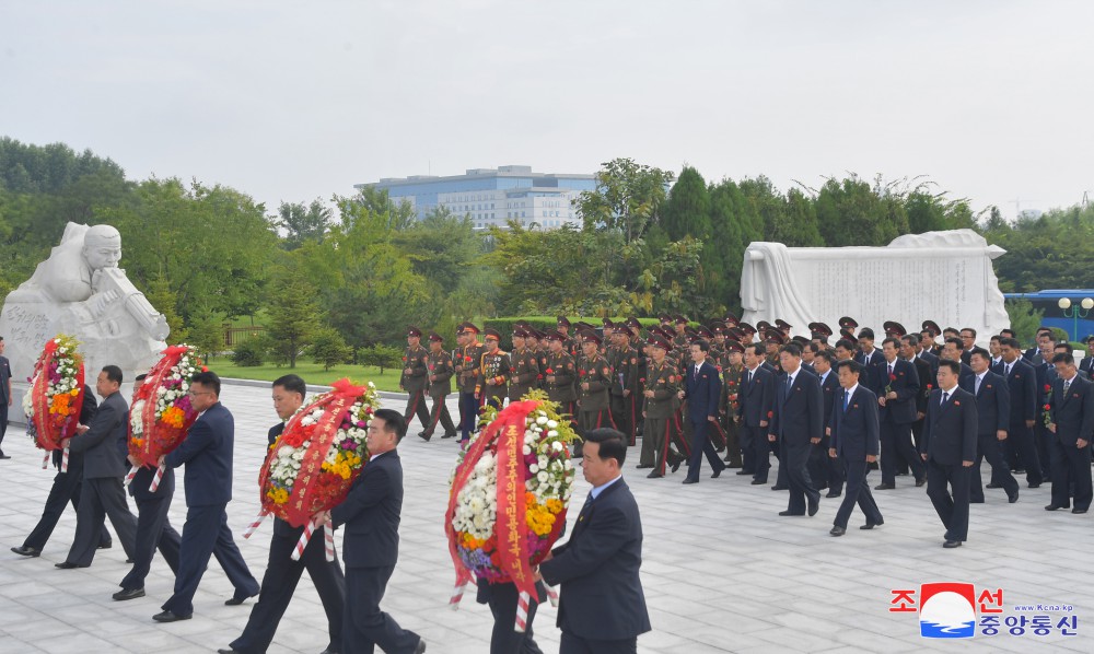 Rinden homenaje a los mártires en ocasión del día nacional