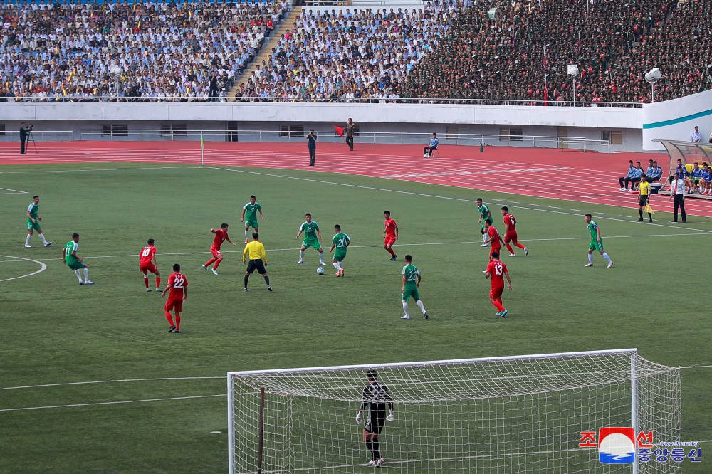 Efectuado partido de fútbol masculino por el día nacional