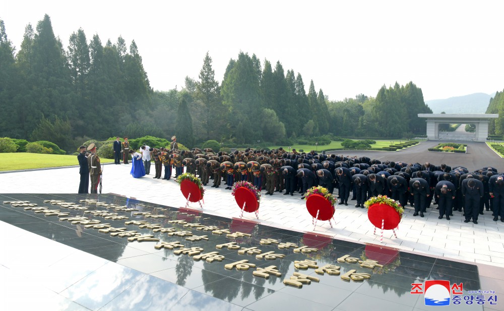 Rinden homenaje a los mártires en ocasión del día nacional