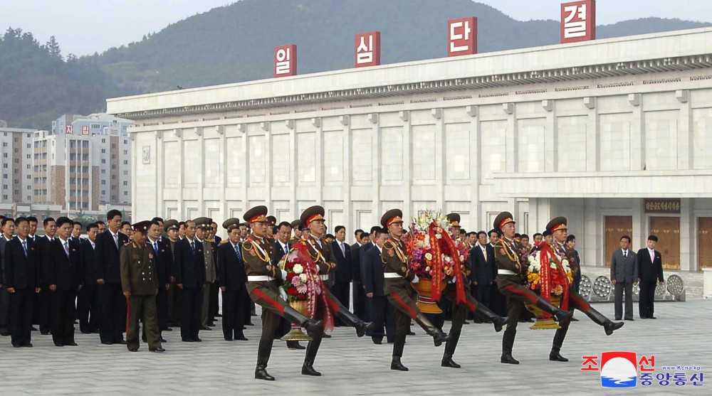 Floral Tribute Paid to Statues of President Kim Il Sung and Chairman Kim Jong Il