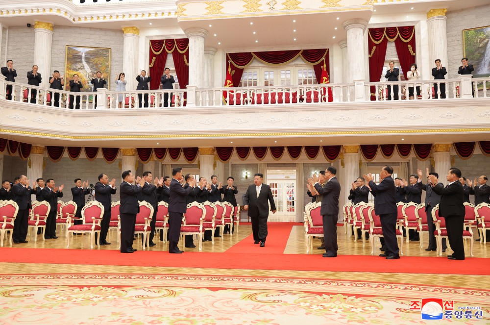 Respected Comrade Kim Jong Un Meets Leading Party and Government Cadres, Congratulates Them on National Day and Makes Important Speech on Orientation of Work by State