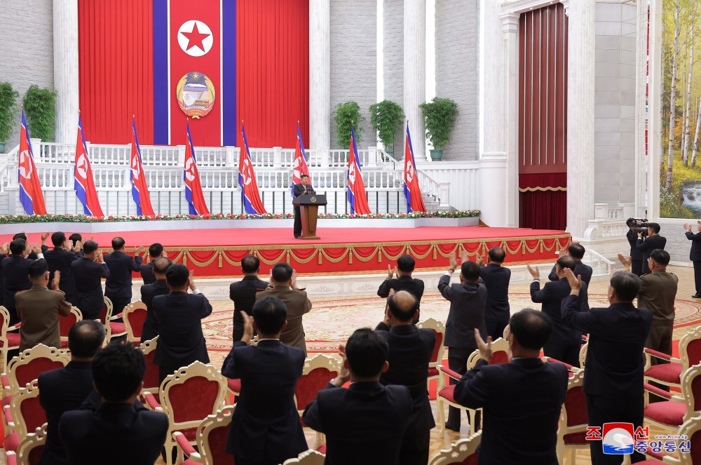 Respected Comrade Kim Jong Un Meets Leading Party and Government Cadres, Congratulates Them on National Day and Makes Important Speech on Orientation of Work by State