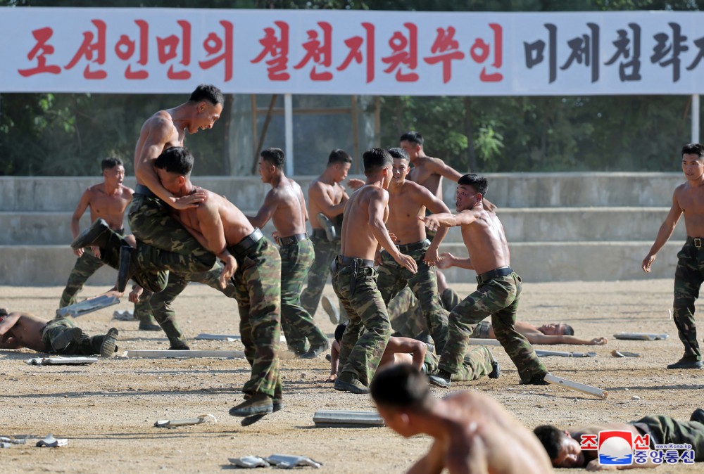 경애하는 김정은동지께서 조선인민군 특수작전무력훈련기지를 현지시찰하시였다