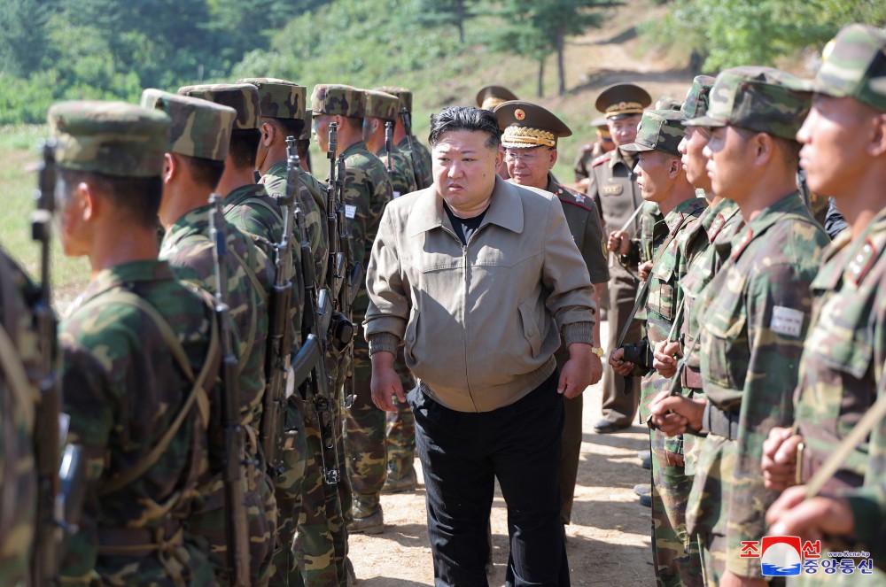 경애하는 김정은동지께서 조선인민군 특수작전무력훈련기지를 현지시찰하시였다