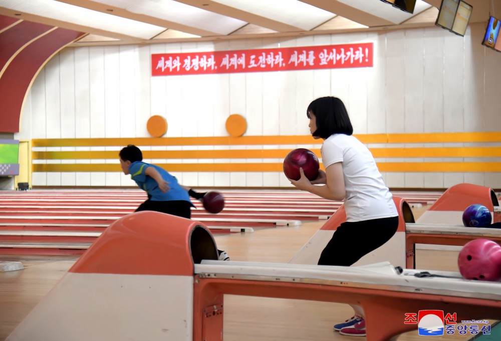 Autumn Bowling Amateurs Tournament Held in DPRK