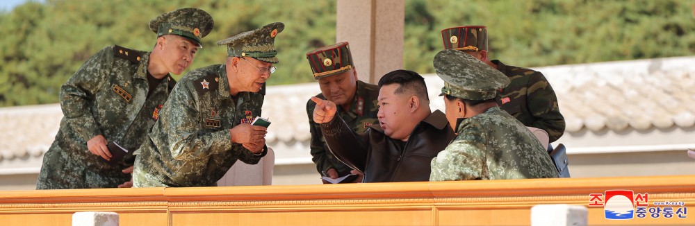 Estimado compañero Kim Jong Un inspecciona la base de entrenamiento de una unidad de operación especial del EPC en región occidental