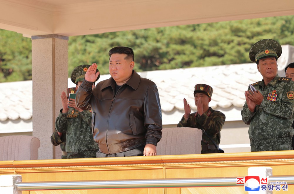 Estimado compañero Kim Jong Un inspecciona la base de entrenamiento de una unidad de operación especial del EPC en región occidental