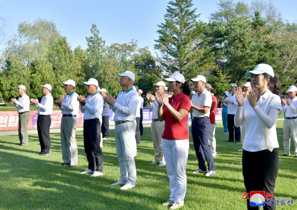 Autumn Golf Fan Contest Held in DPRK