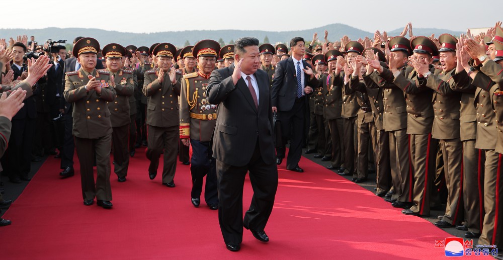 敬爱的金正恩同志访问金正恩国防综合大学祝贺建校６０周年