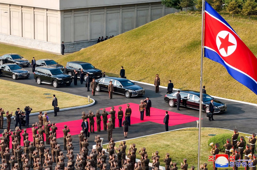 Estimado compañero Kim Jong Un visita la Universidad de Defensa Nacional Kim Jong Un que cumple el aniversario 60 de su fundación