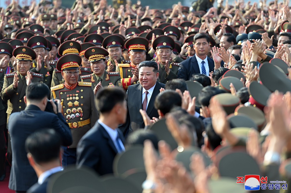 敬爱的金正恩同志访问金正恩国防综合大学祝贺建校６０周年