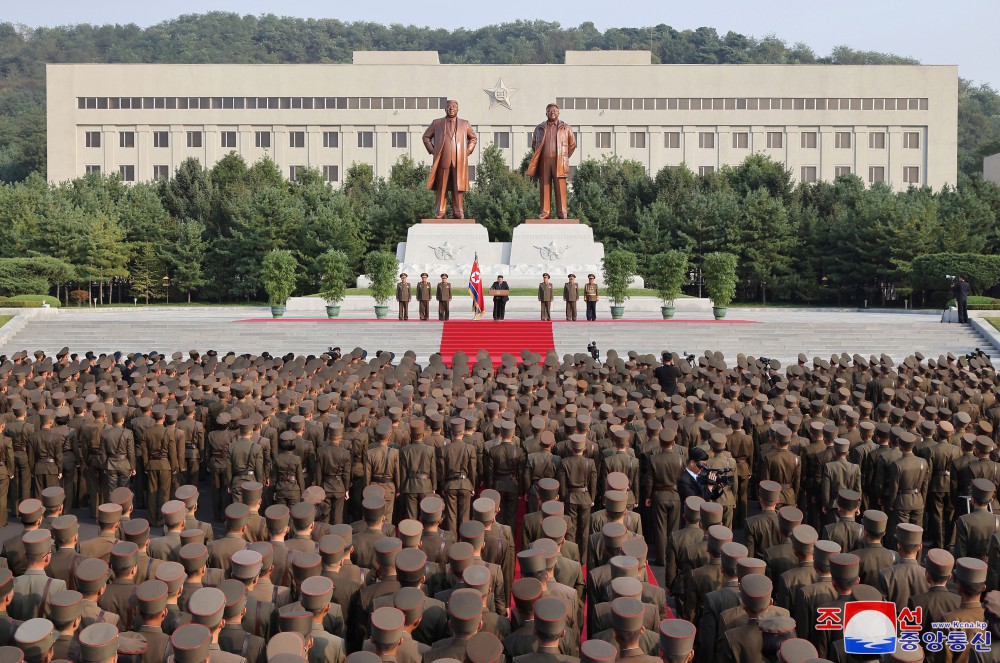 Estimado compañero Kim Jong Un visita la Universidad de Defensa Nacional Kim Jong Un que cumple el aniversario 60 de su fundación