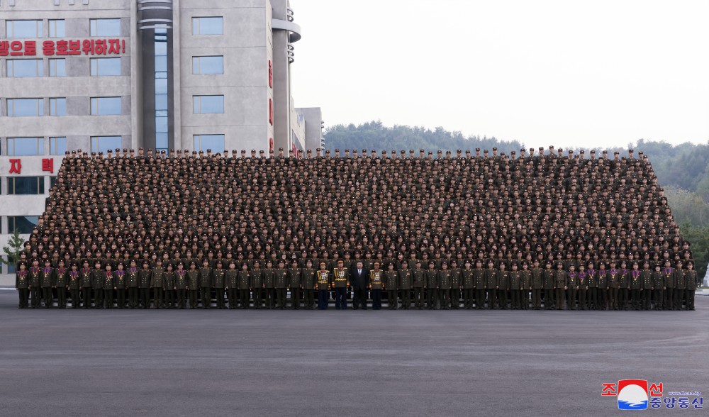 경애하는 김정은동지께서 창립 60돐을 맞는 김정은국방종합대학을 축하방문하시였다