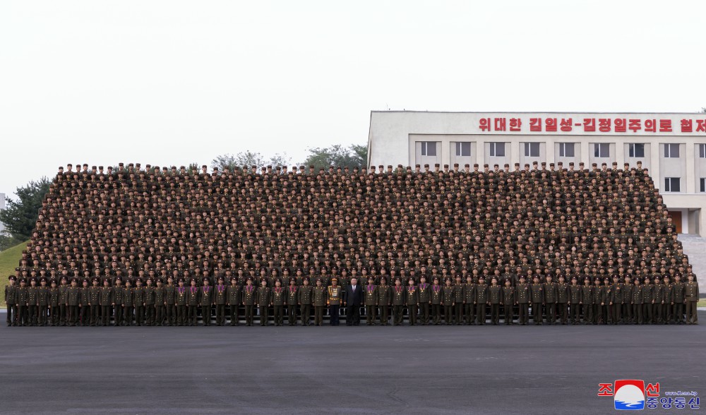 Estimado compañero Kim Jong Un visita la Universidad de Defensa Nacional Kim Jong Un que cumple el aniversario 60 de su fundación