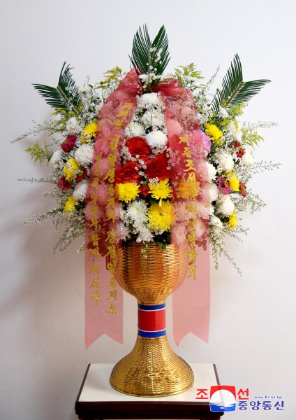 Floral Baskets to Statues of Great Leaders from Koreans in China