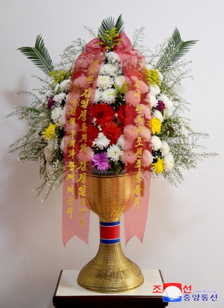 Floral Baskets to Statues of Great Leaders from Koreans in China