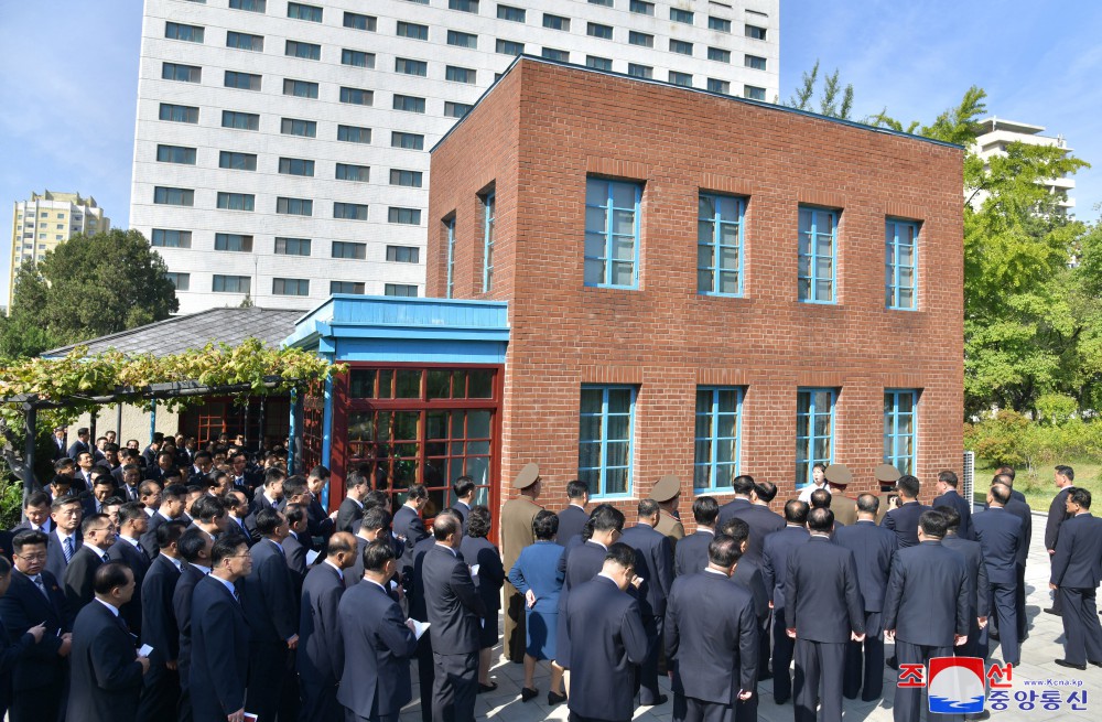 Members of Party Central Leadership Body Visit Revolutionary Site for Party Foundation