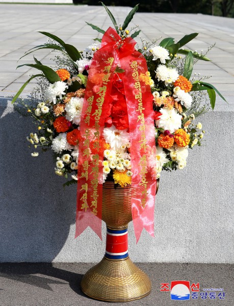 Floral Tribute Paid to Statues of Great Leaders