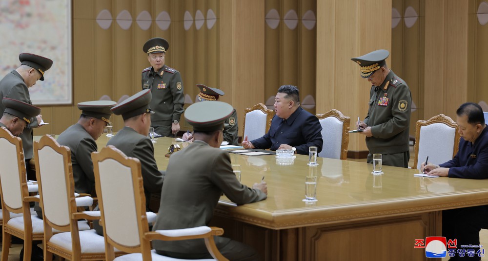 Estimado compañero Kim Jong Un convoca reunión consultiva de las ramas de defensa y seguridad nacionales