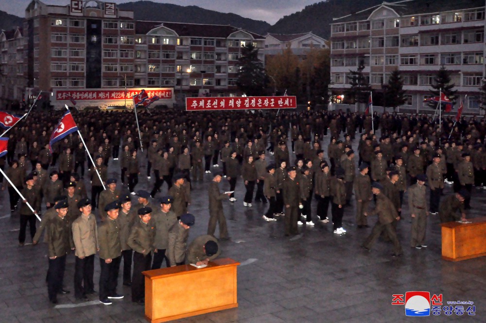 Many Youth and Students in DPRK Volunteer to Join or Rejoin KPA