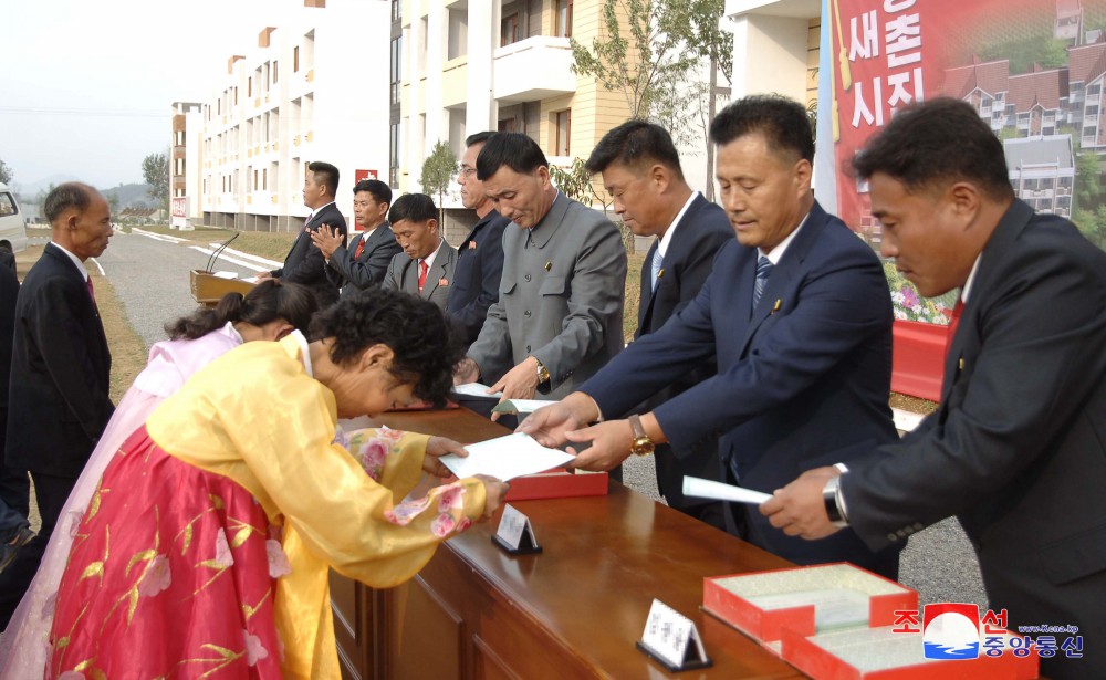 Farmers Move into New Houses in DPRK