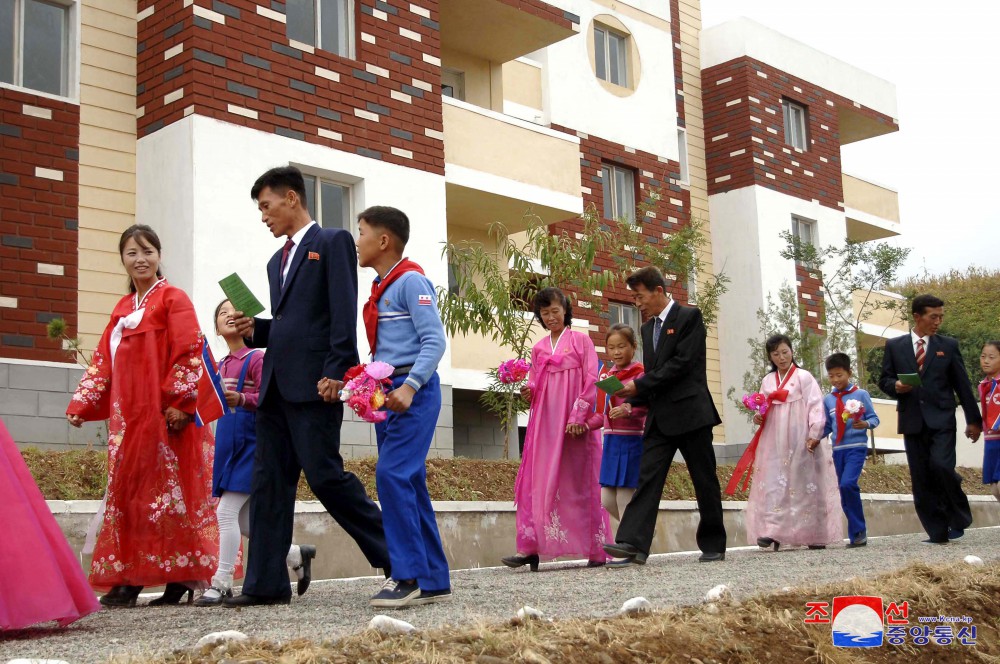 Farmers Move into New Houses in DPRK