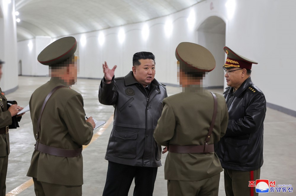 Estimado compañero Kim Jong Un inspecciona las bases de misiles estratégicos