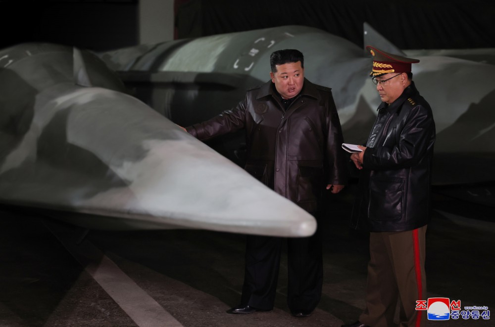 Estimado compañero Kim Jong Un inspecciona las bases de misiles estratégicos