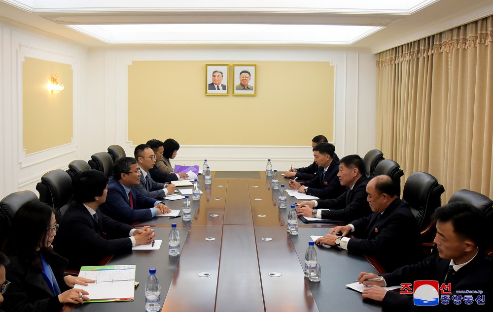 Talks between Senior Diplomatic Officials of DPRK and Vietnam Held