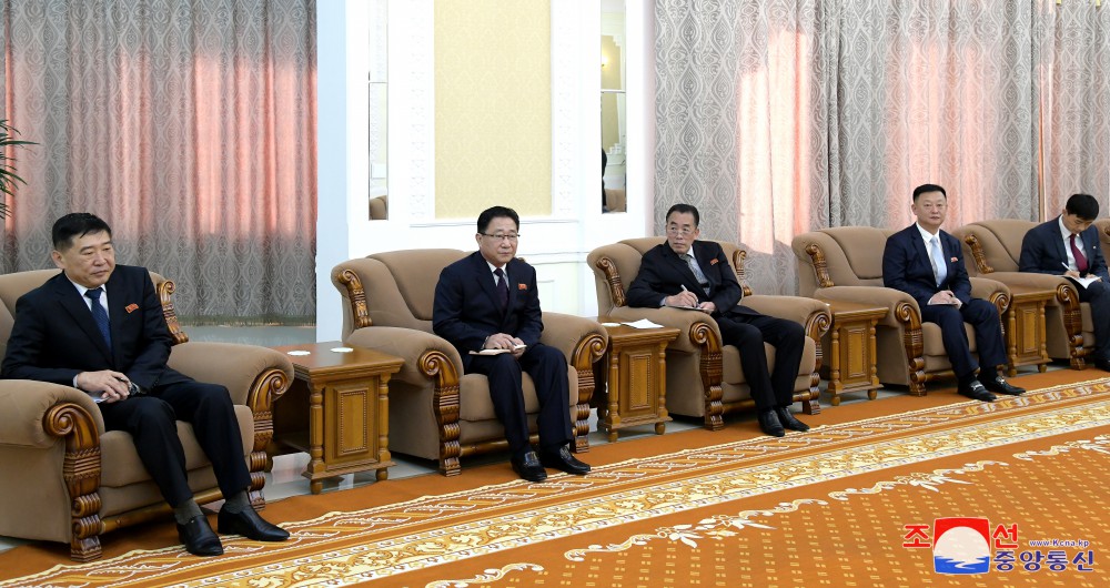 DPRK Foreign Minister Meets Vietnamese Foreign Ministry Delegation