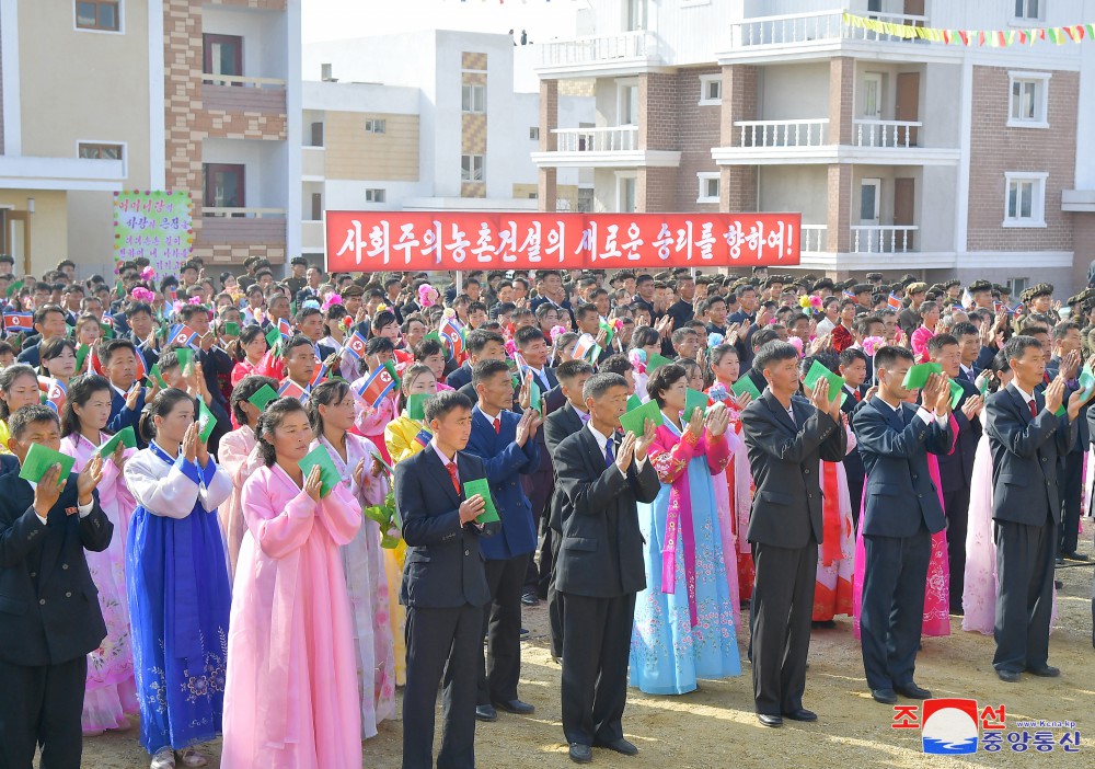 New Houses Built for Farmers in DPRK