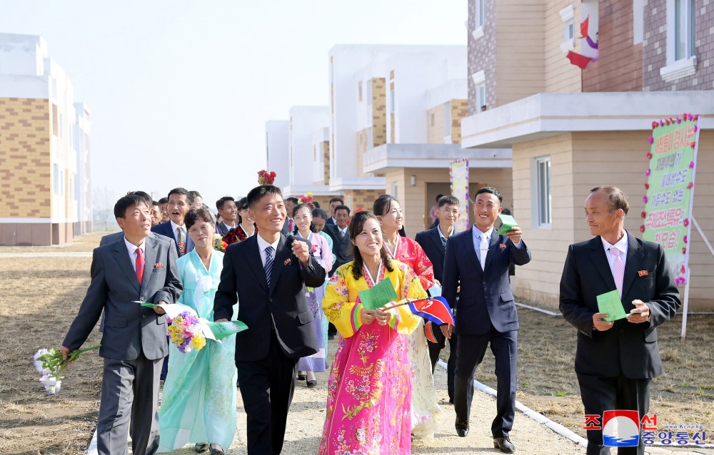 New Houses Built for Farmers in DPRK