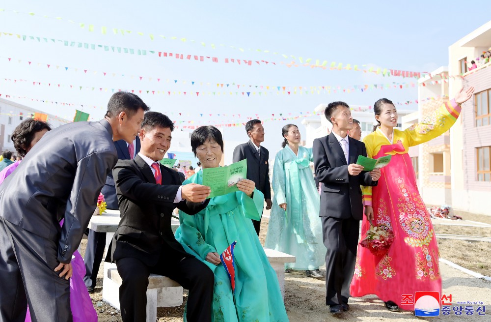 New Houses Built for Farmers in DPRK