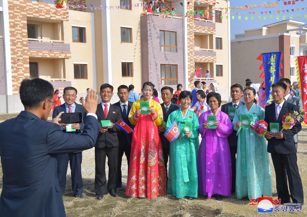 New Houses Built for Farmers in DPRK