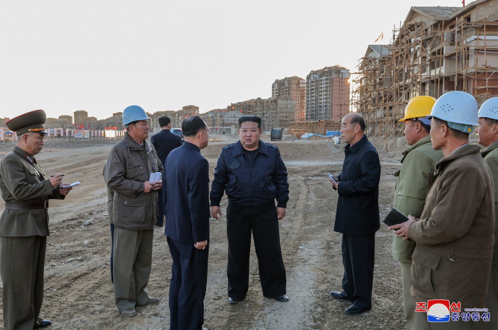 경애하는 김정은동지께서 평안북도 피해복구건설현장을 현지지도하시였다