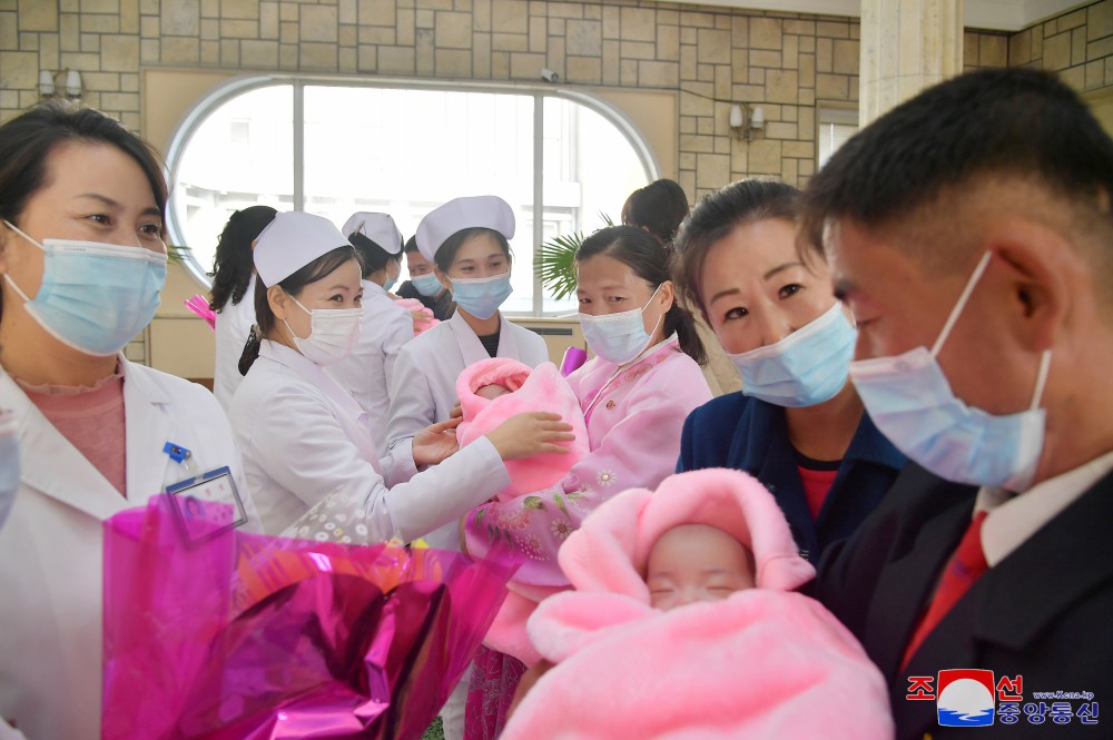 549th Triplets Born at Pyongyang Maternity Hospital in DPRK