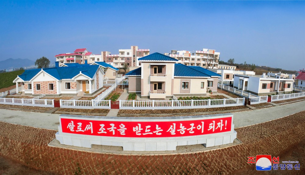 Farmers of Kumdae Farm in DPRK Move into New Houses