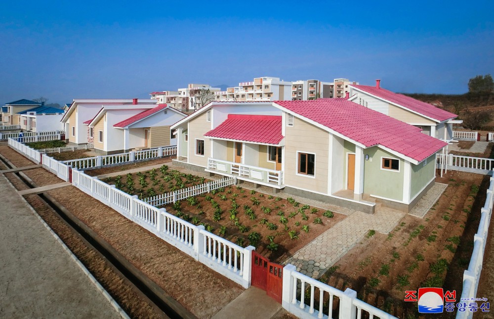 Farmers of Kumdae Farm in DPRK Move into New Houses