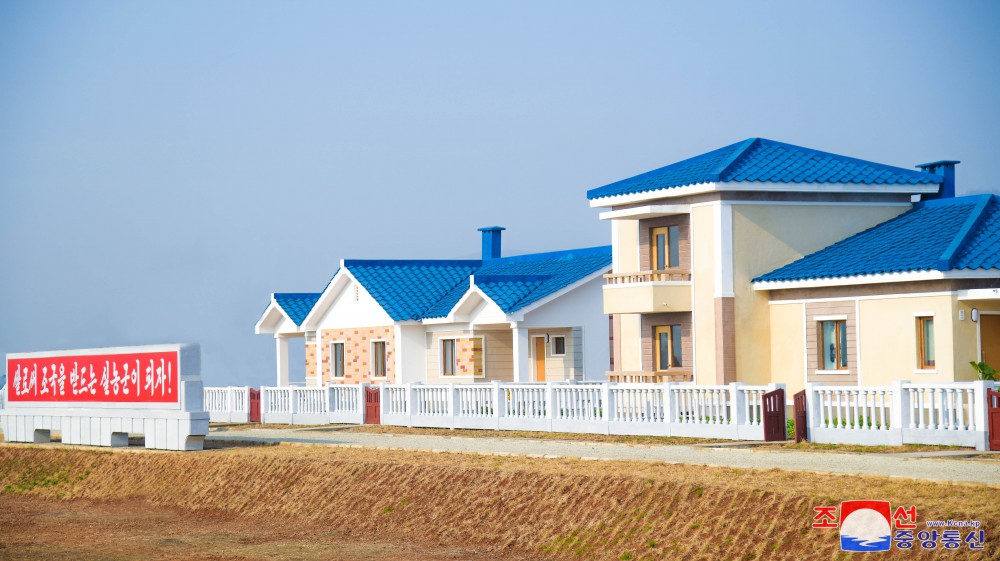 Farmers of Kumdae Farm in DPRK Move into New Houses