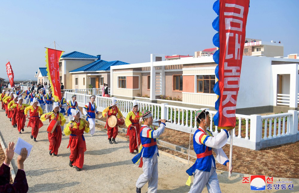 Farmers of Kumdae Farm in DPRK Move into New Houses