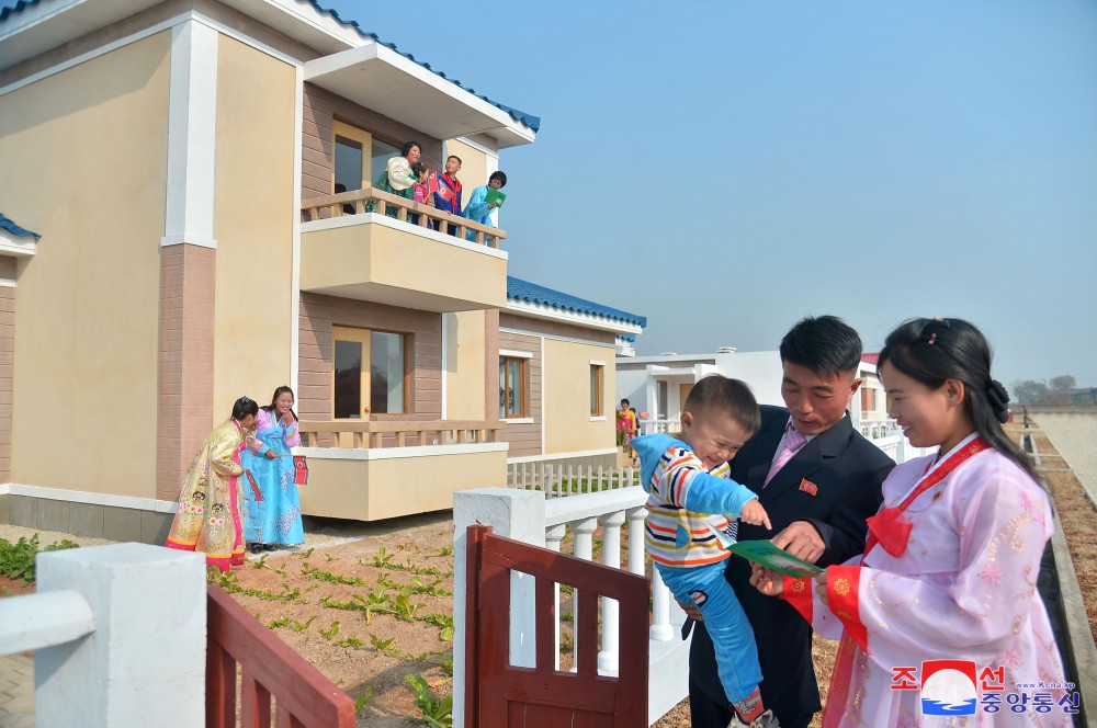 Farmers of Kumdae Farm in DPRK Move into New Houses