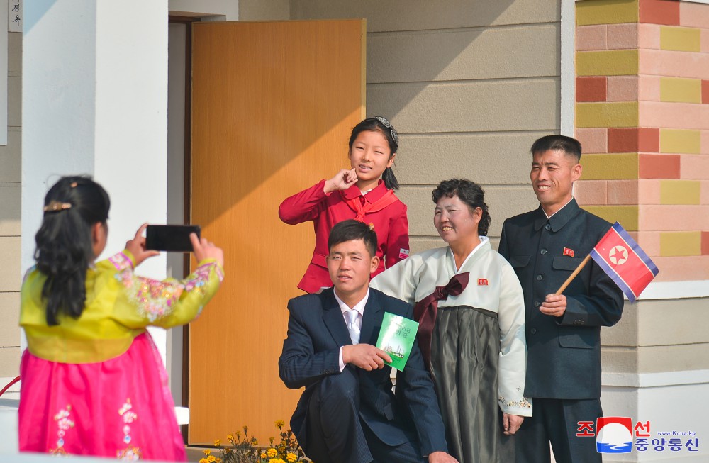 Farmers of Kumdae Farm in DPRK Move into New Houses