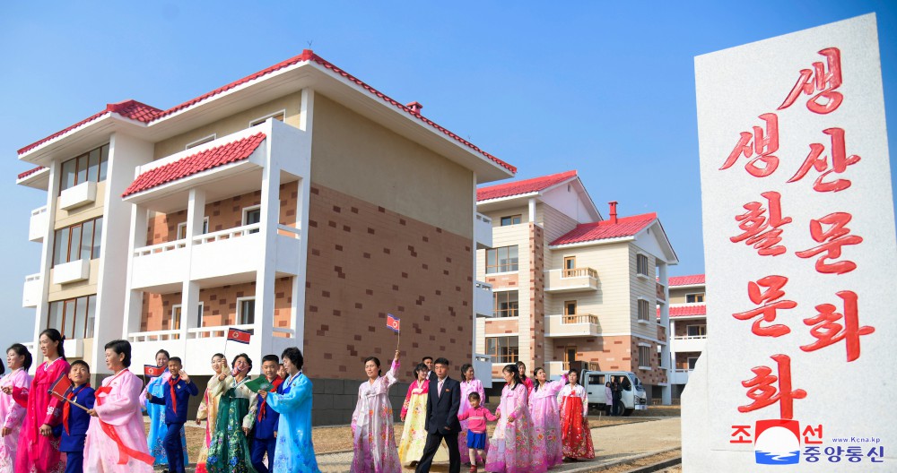 Farmers of Kumdae Farm in DPRK Move into New Houses