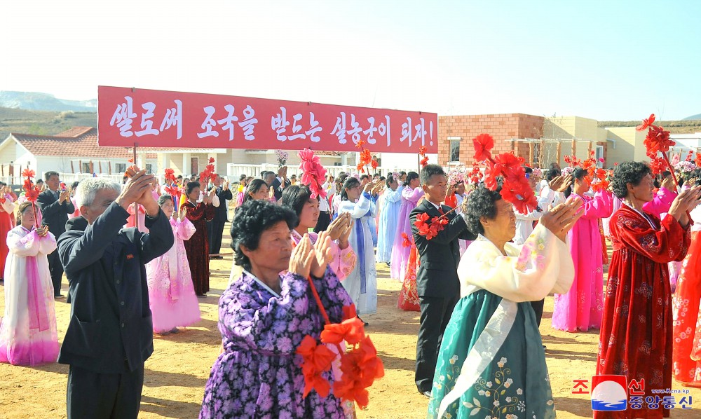 남포시농촌경리위원회 룡호농장,룡강군 후산농장에서 살림집입사모임 진행