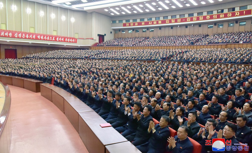 일군들은 창당의 리념과 정신을 체질화한 공산주의혁명가가 되자