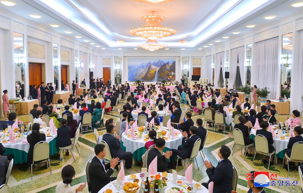 DPRK Cabinet Hosts Reception for Successful Players