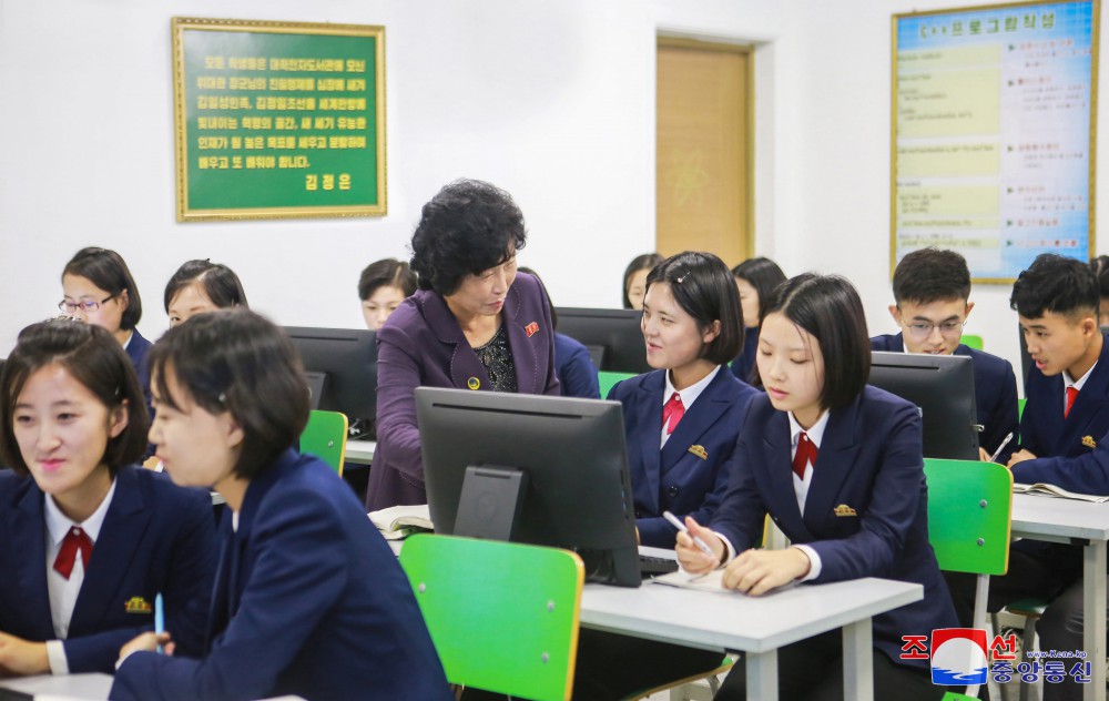 보람찬 삶을 누려가고있는 우리 녀성들