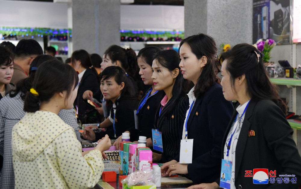 Commodity Exhibition Opens in DPRK